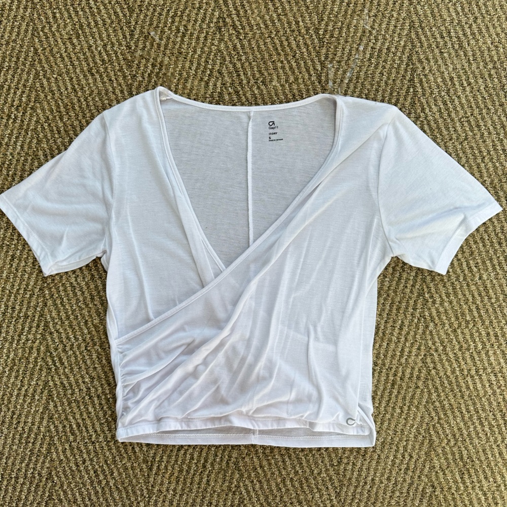 Gap Fit Cross Body White Short Sleeve Shirt - S